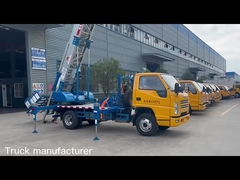 camión aéreo de la operación de la plataforma