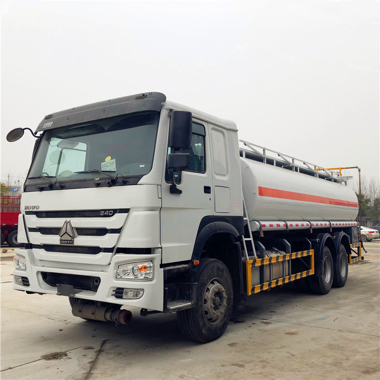 Sinotruk 20m3 camión de entrega de petróleo 6*4 6000 galones camión de combustible para la venta