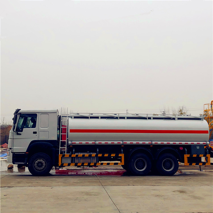 Sinotruk 20m3 camión de entrega de petróleo 6*4 6000 galones camión de combustible para la venta