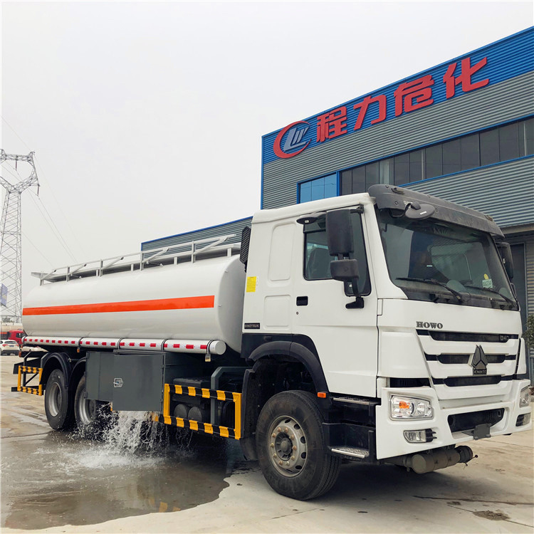 Sinotruk 20m3 camión de entrega de petróleo 6*4 6000 galones camión de combustible para la venta
