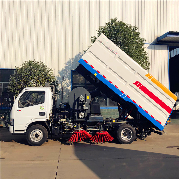 Camión de limpieza de carreteras de Dongfeng 5000 litros aspirador Camión de limpieza de calles de tamaño pequeño
