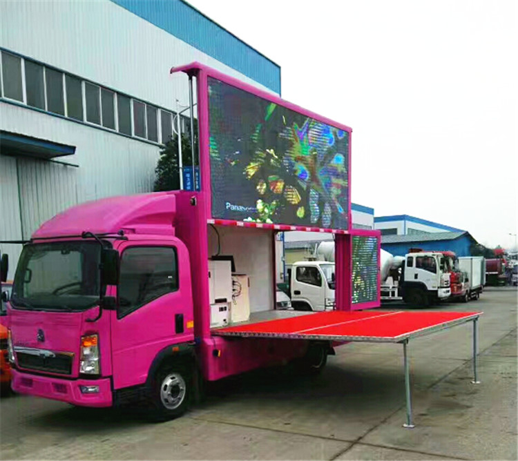 Camión publicitario móvil P8 4x2 Digitaces de 120HP LED con la etapa