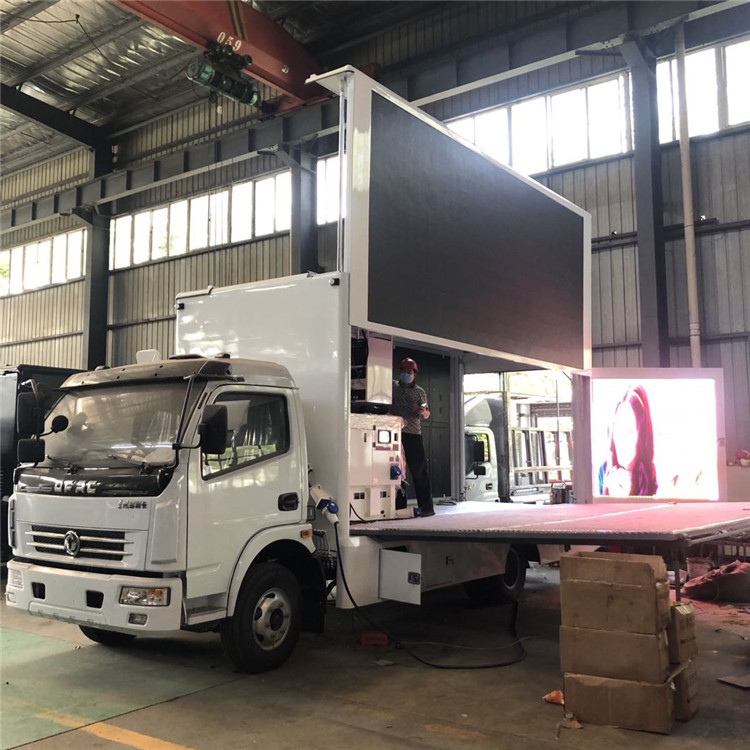 El camión móvil de Dongfeng llevó la prenda impermeable móvil del vehículo de la publicidad de la exhibición 4x2 LED para al aire libre