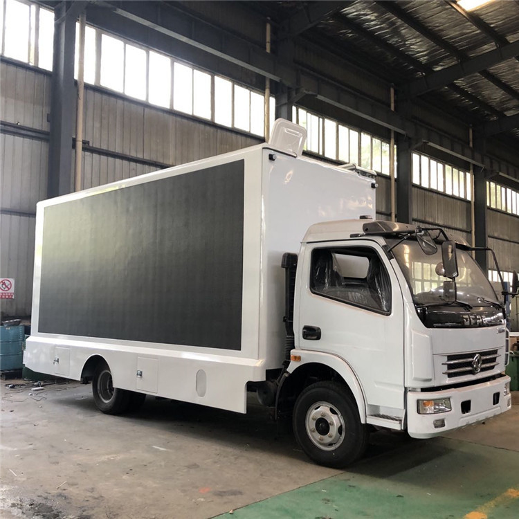 El camión móvil de Dongfeng llevó la prenda impermeable móvil del vehículo de la publicidad de la exhibición 4x2 LED para al aire libre
