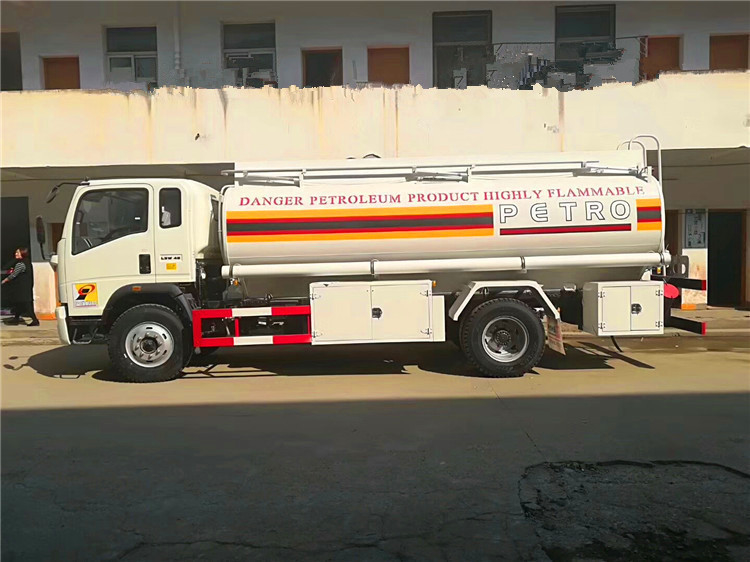 camión del reaprovisionamiento del aeropuerto 10m3 camión del tanque móvil de aceite de 90 kilómetros por hora 10000L con el dispensador del combustible