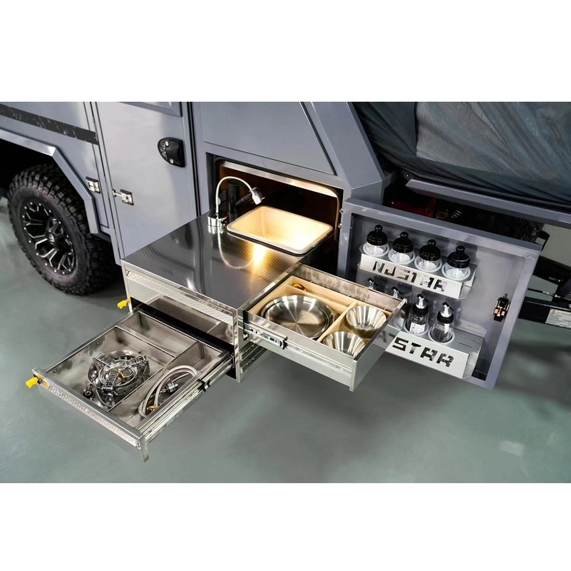 Pequeños dormitorios blancos de la caravana 1500kg 2 del campista de Off Road para viajar al aire libre de la familia