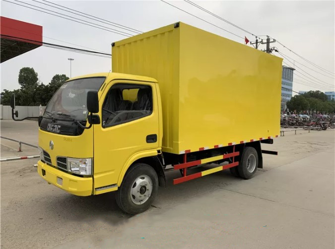 Camión del cargo del tamaño de Dongfeng 3,5 Ton Light Duty Van Truck Small