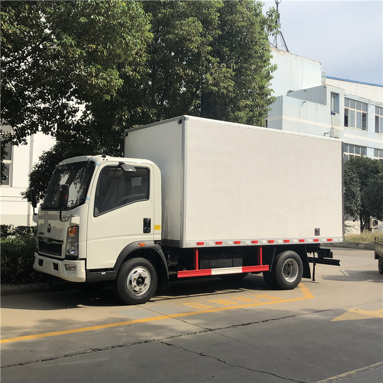 camión de poca potencia 4x2 5 Ton Diesel Fuel Type de la caja de las furgonetas del cargo 95km/H