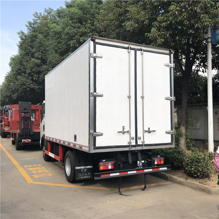 camión de poca potencia 4x2 5 Ton Diesel Fuel Type de la caja de las furgonetas del cargo 95km/H