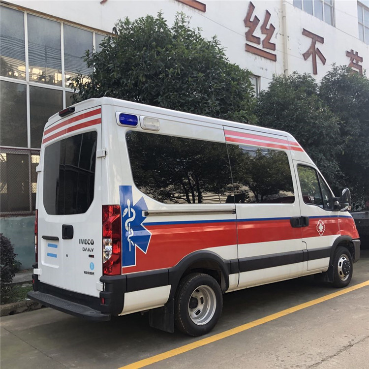 Ambulancia para trabajos de tipo medio de los primeros auxilios de IVECO 130 kilómetros por hora del tipo diesel 4*2