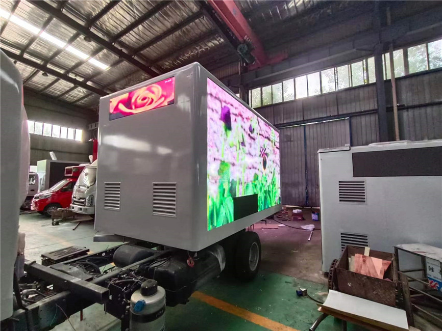 P6 Digital Billboard Truck 320 * 160mm 3 lados P5 Display LED móvil de la publicidad del camión