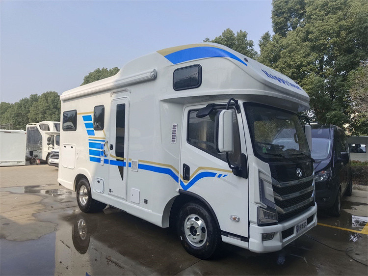 Custom YUEJIN 4x2 Luxury RV Vacation Car / Motor Caravan Venta en Arabia Saudita