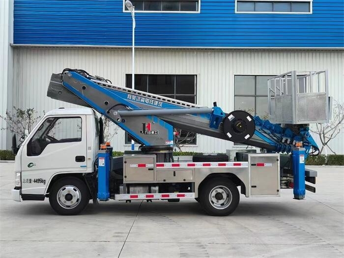 Camión de plataforma de trabajo aéreo duradero con norma de emisiones Euro 5 y distancia entre ejes de 3300 mm