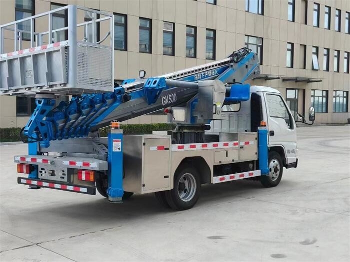 Cuando el vehículo no esté equipado con una plataforma de trabajo aérea, se utilizará una plataforma de trabajo aérea.