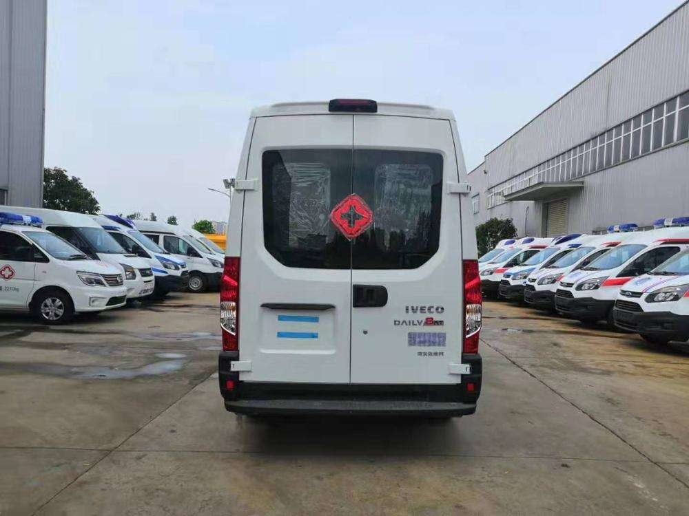 Ambulancia de lujo 2800mm camión de hospital móvil con características avanzadas y especificaciones de neumáticos 215/75R16LT