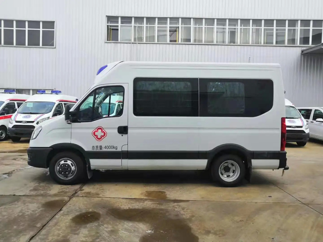 Ambulancia de lujo 2800mm camión de hospital móvil con características avanzadas y especificaciones de neumáticos 215/75R16LT