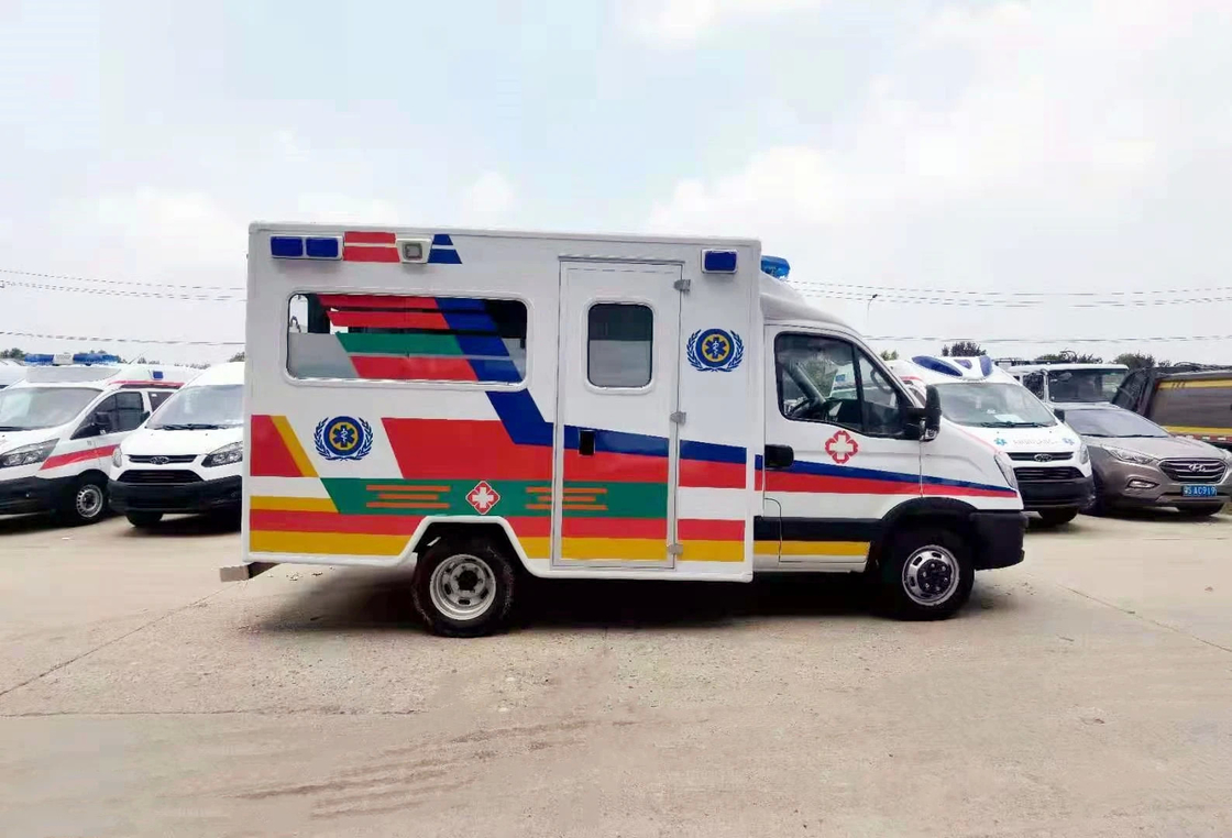 Vehículo de ambulancia de emergencia con norma de emisiones Euro 5 Peso del freno 2970 kg Vehículo de rescate médico