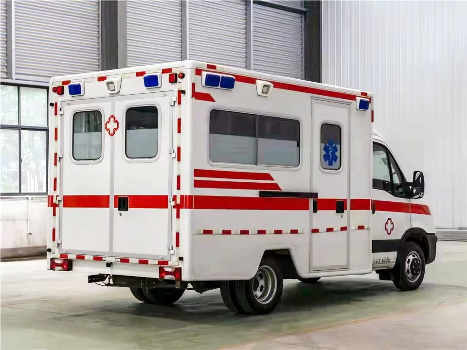 Vehículo de ambulancia de emergencia con norma de emisiones Euro 5 Peso del freno 2970 kg Vehículo de rescate médico
