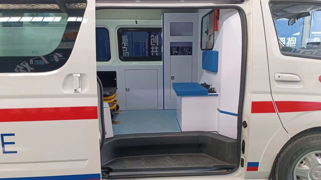 Camión de ambulancia 130 km/h Velocidad máxima Vehículo de clínica móvil con suspensión delantera/trasera de 1320/1160 mm