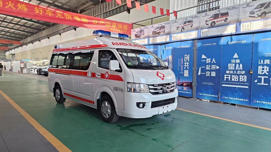 Vehículo de ambulancia de emergencia de transmisión manual para 5-6 pasajeros con norma de emisiones Euro 5
