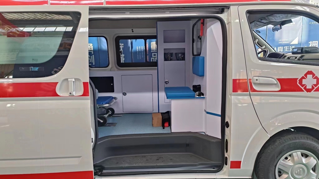 Vehículo de ambulancia de emergencia de transmisión manual para 5-6 pasajeros con norma de emisiones Euro 5