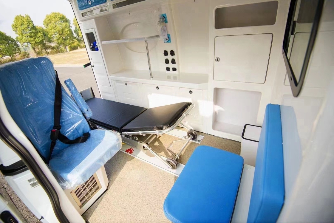 Euro 5 4*2 Ford ambulancia de emergencia con equipo de primeros auxilios y armario de lado