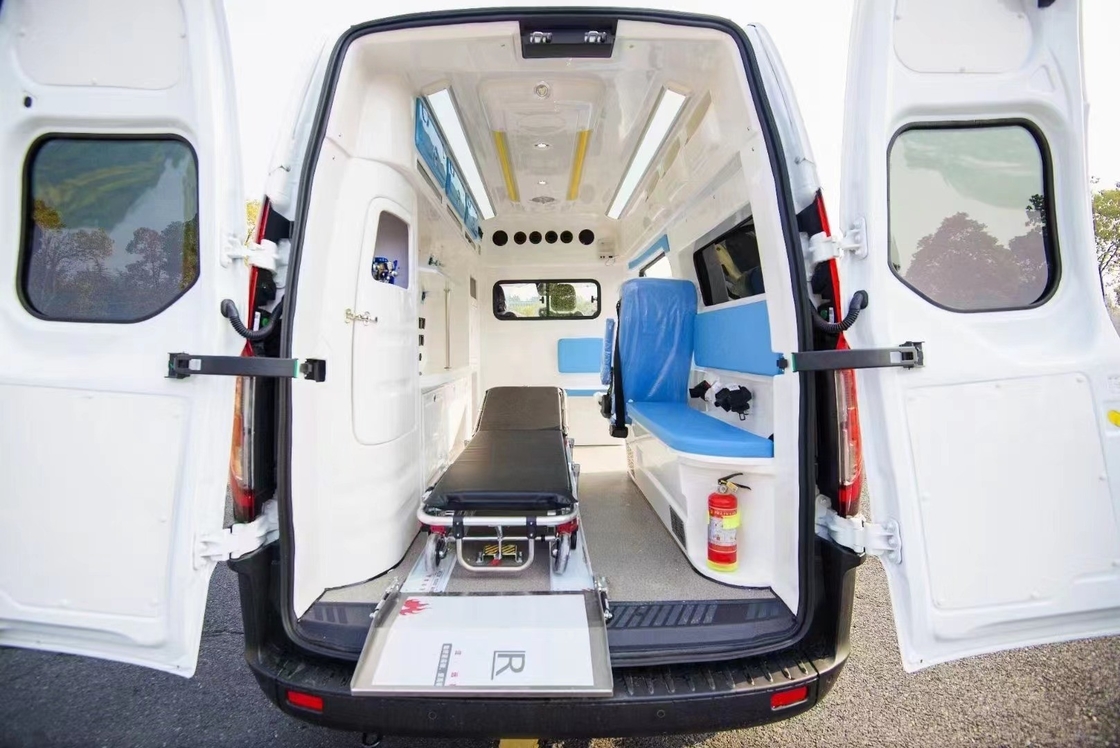 Euro 5 4*2 Ford ambulancia de emergencia con equipo de primeros auxilios y armario de lado