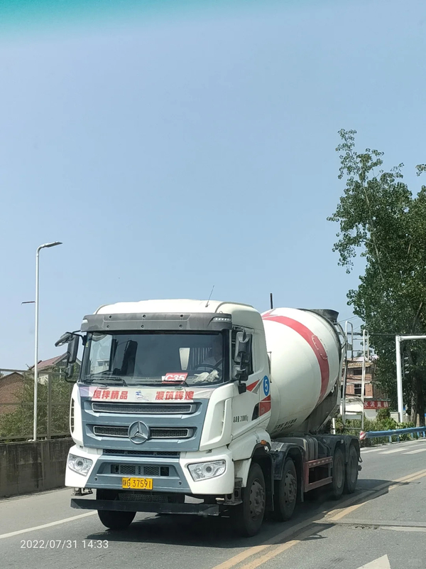 Sinotruk Howo camión mezclador de hormigón CKD / SKD con capacidad de suministro de 15-20 toneladas