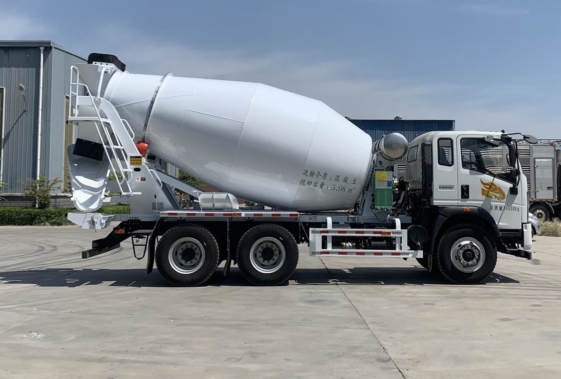 Camión de hormigón Euro 3 de alto rendimiento con desplazamiento de 9726 ml para una operación fluida