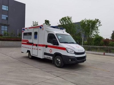 3300 Peso bruto del vehículo Vehículo de ambulancia de emergencia 4x4 con transmisión manual