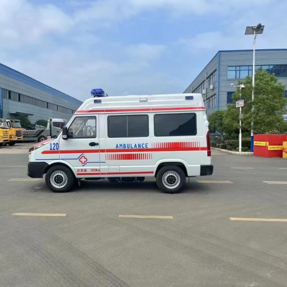 Iveco Ambulance 2800 mm Furgonetas de ambulancia con base de ruedas con 90 kW de potencia nominal y 3550 kg de peso bruto