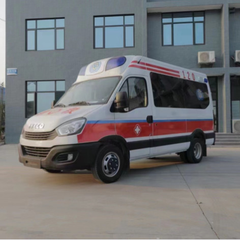 3750 mm de base de ruedas de emergencia de ambulancia con 103 kW de potencia nominal y 3700 kg de peso bruto