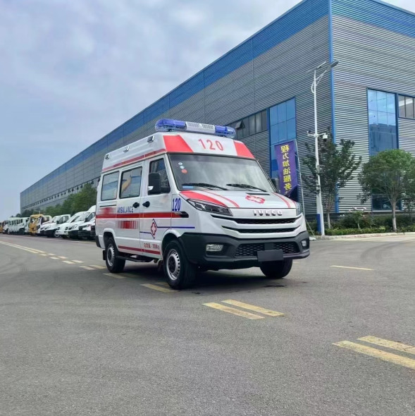 3750 mm de base de ruedas de emergencia de ambulancia con 103 kW de potencia nominal y 3700 kg de peso bruto