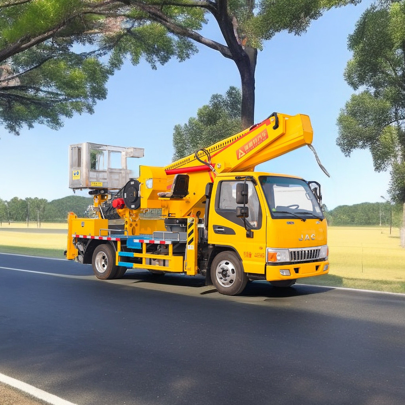 Isuzu 85KW Camión de trabajo aéreo Camiones de balde 200kg Carga de 5 velocidades manual Hexagonal Jib Strobe Light