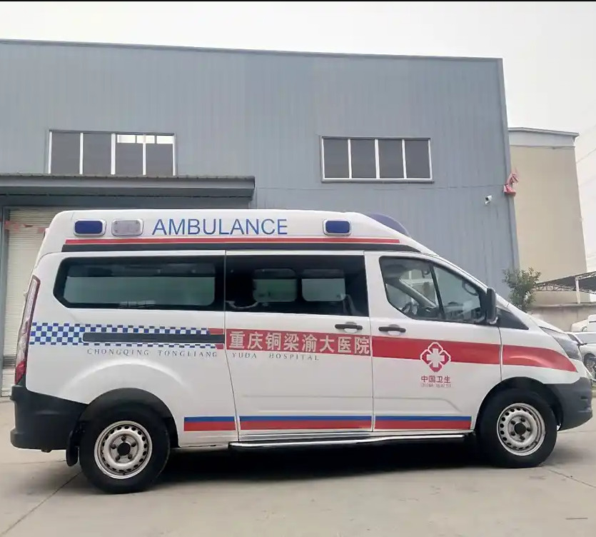 Vehículo de ambulancia de emergencia con transmisión 4*2 Ford 5+1