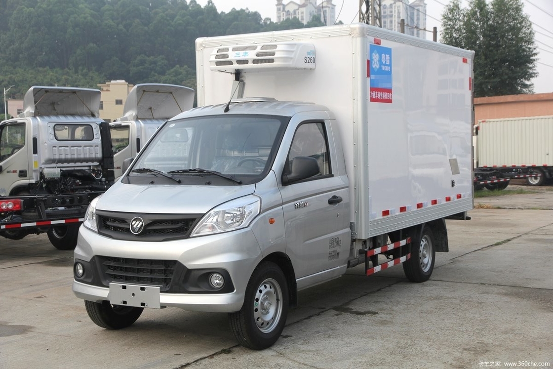 2 toneladas del camión refrigerado de Foton de la gasolina de tipo congelador refrigerado Van del combustible