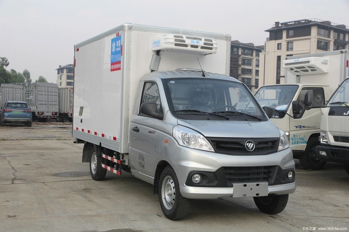 2 toneladas del camión refrigerado de Foton de la gasolina de tipo congelador refrigerado Van del combustible
