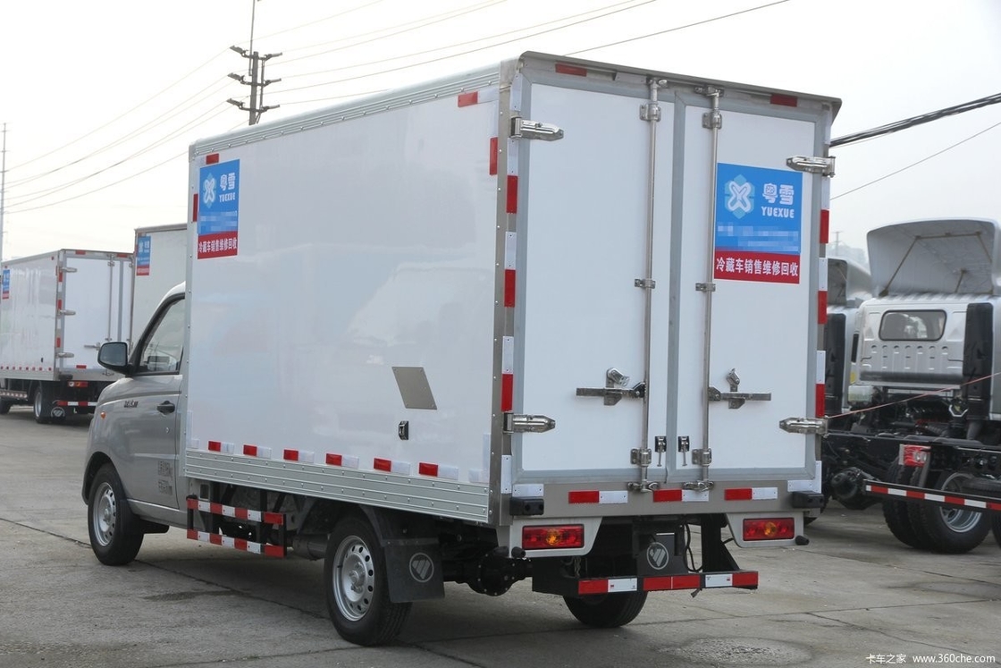 2 toneladas del camión refrigerado de Foton de la gasolina de tipo congelador refrigerado Van del combustible