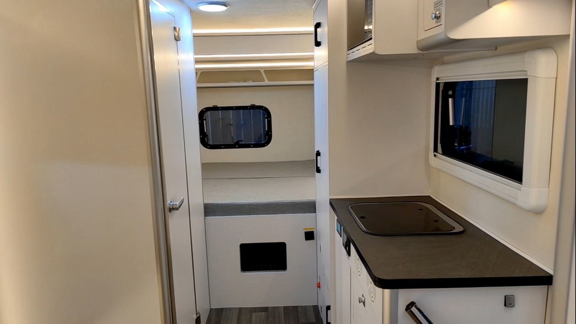 Hogar al aire libre de Van Decorated Shell 220V de la caravana de la caja rv de la fibra de vidrio