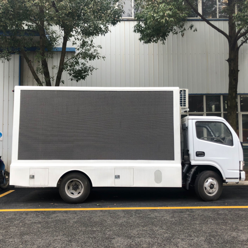 Camión móvil de 4x2 de Dongfeng con caja de luz cubierta de vidrio y pantalla LED exterior para publicidad
