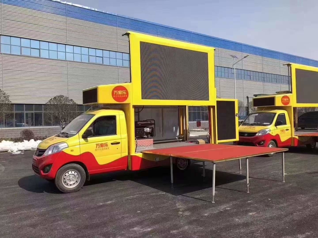 Vehículo publicitario de la marca Foton pequeño montado en pantalla LED Euro 6 Led Mobile Digital Advertising Sign Trailer