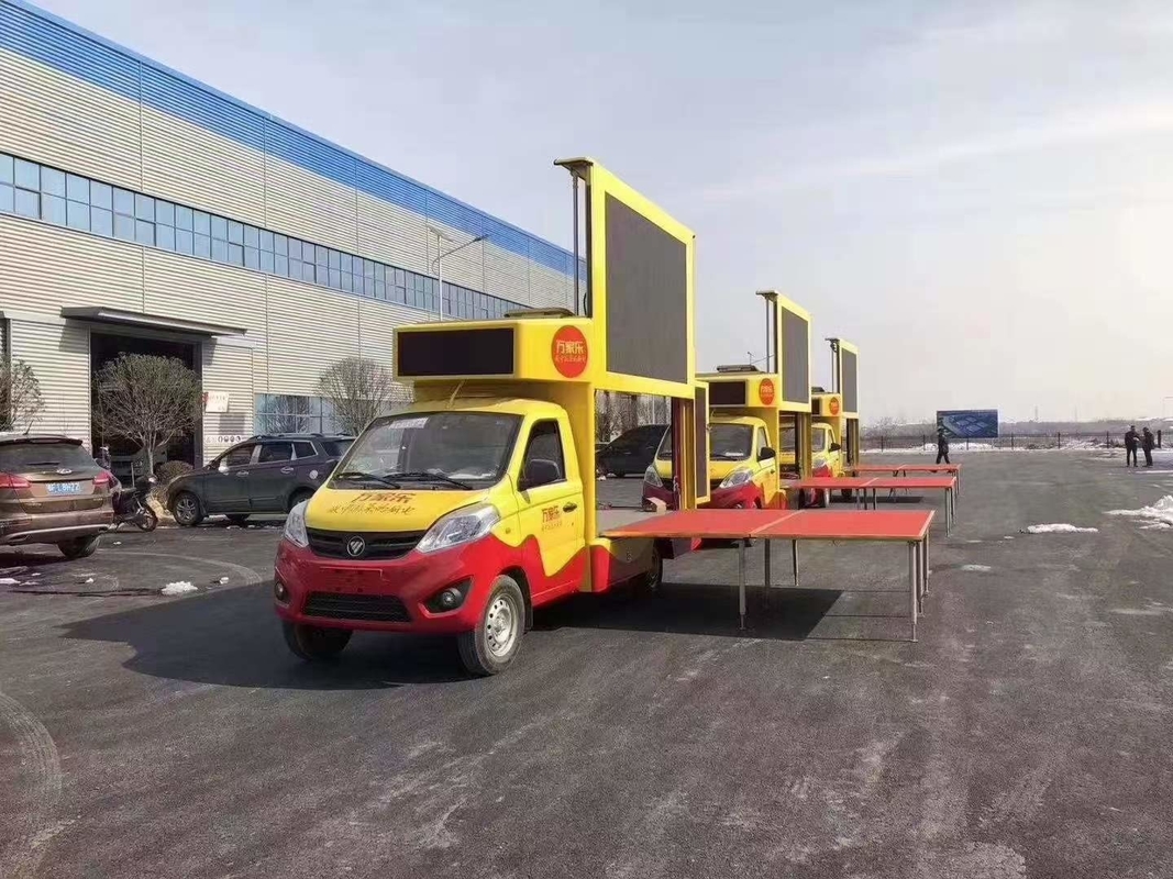 Vehículo publicitario de la marca Foton pequeño montado en pantalla LED Euro 6 Led Mobile Digital Advertising Sign Trailer